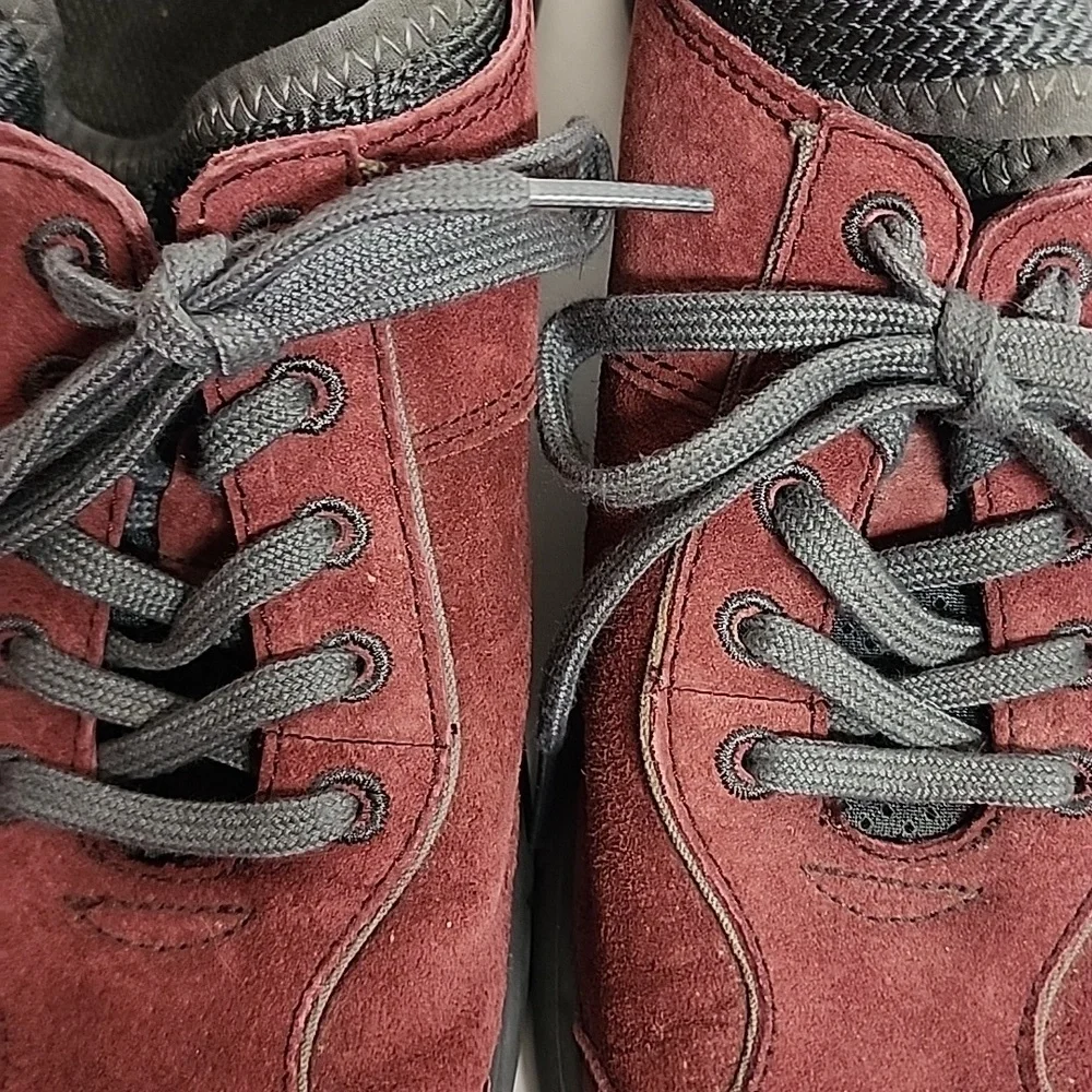 Dansko Elise Maroonish & Gray Slip On Lace Up Comfortable Sz 38 Suede Sneakers